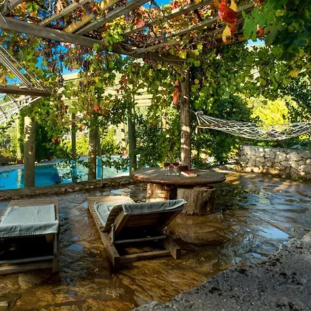 Bayirkoy Sleeps 6 Pool Air Con Wifi 木屋 *