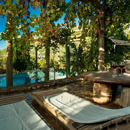 Bayirkoy Sleeps 6 Pool Air Con Wifi 木屋